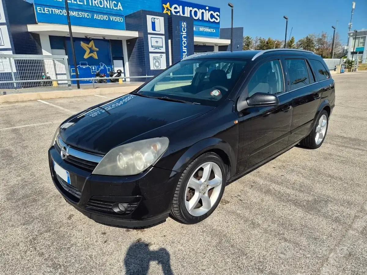 Usata Opel Astra Club 101 CV (74 kW) 2005 Nero Station wagon