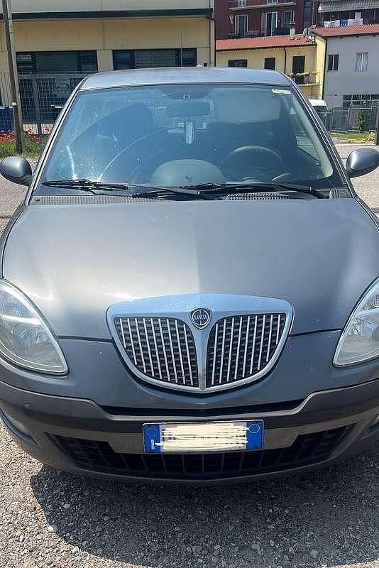 Usata Lancia Ypsilon 80 CV (58 kW) 2006 Grigio Utilitaria