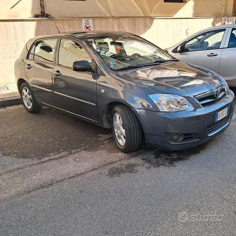 Usata Toyota Corolla 90 CV (66 kW) 2006 Grigio Berlina