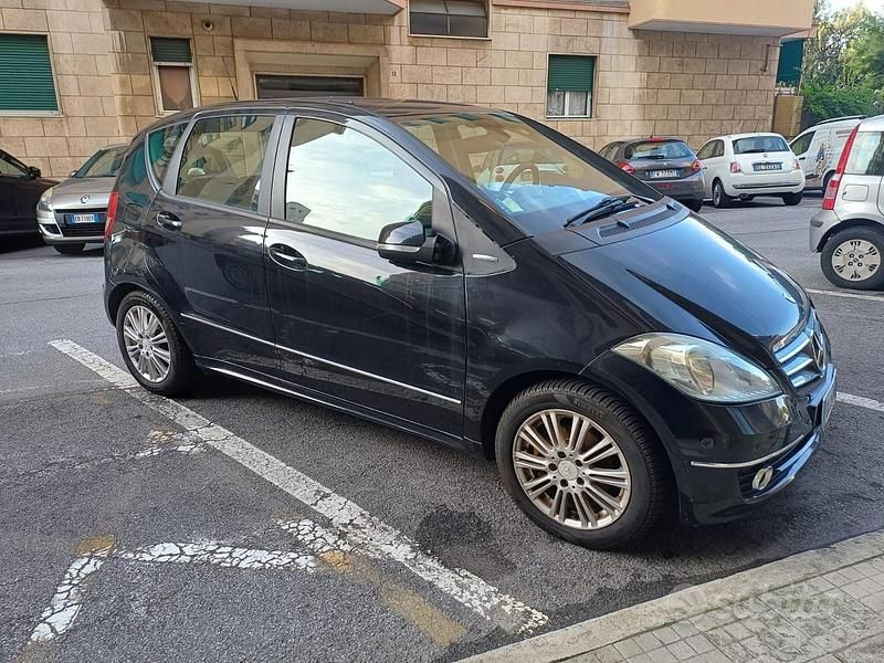Usata Mercedes 190 109 CV (80 kW) 2009 Nero Berlina