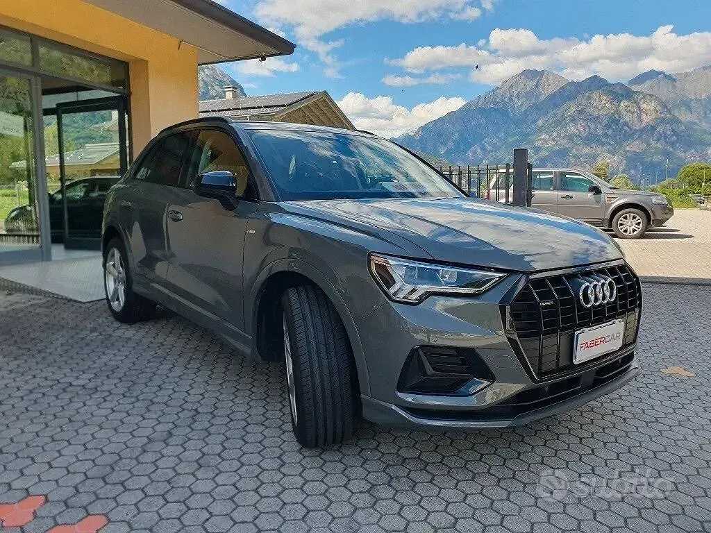 Usata Audi Q3 Black Edition 200 CV (147 kW) 2023 Grigio SUV