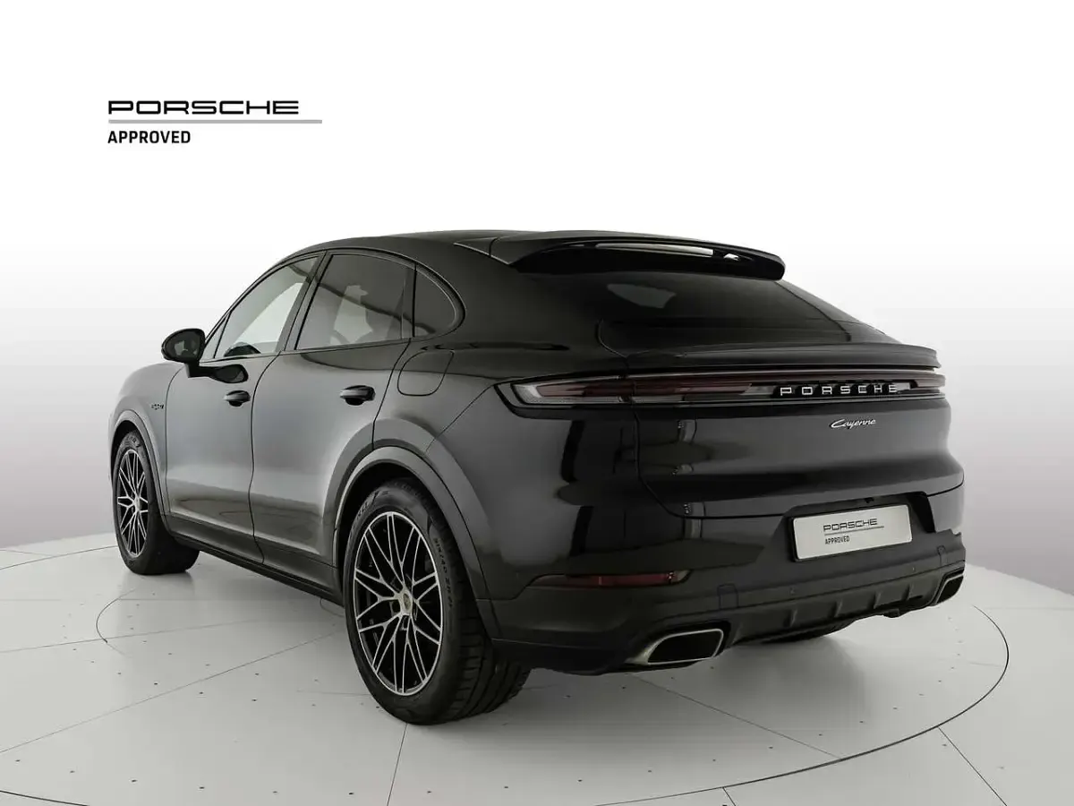 Usata Porsche Cayenne 470 CV (345 kW) 2024 Nero metallizzato SUV