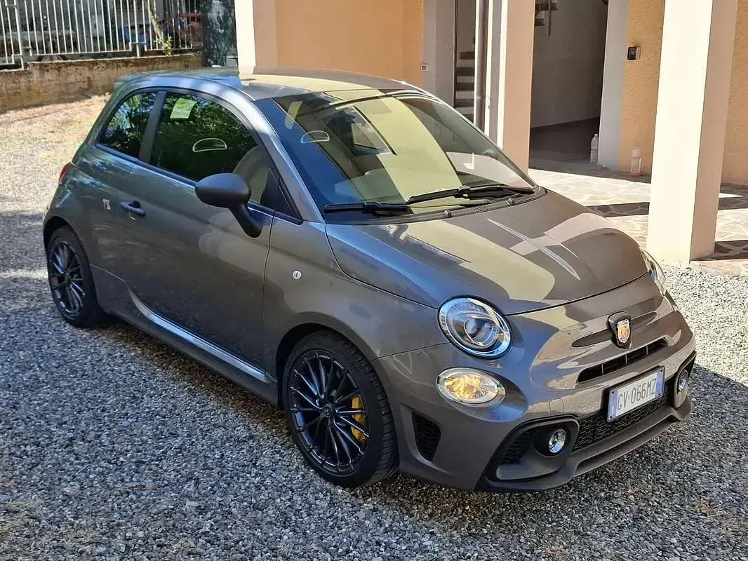 Usata Abarth 695 179 CV (131 kW) 2024 Grigio Utilitaria