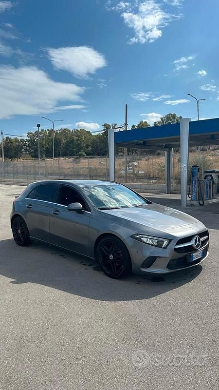 Usata Mercedes 180 116 CV (85 kW) 2019 Grigio Berlina