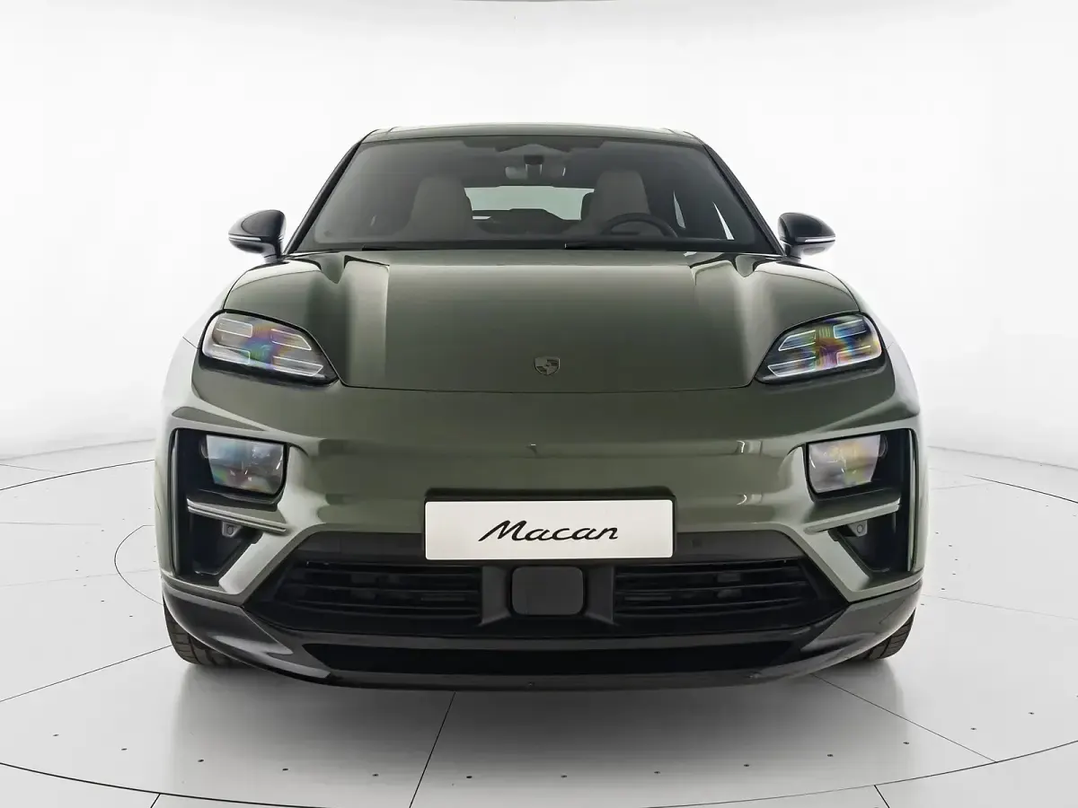 Usata Porsche Macan Turbo 330 kW (449 CV) 2025 Verde aventurine metallizzato SUV