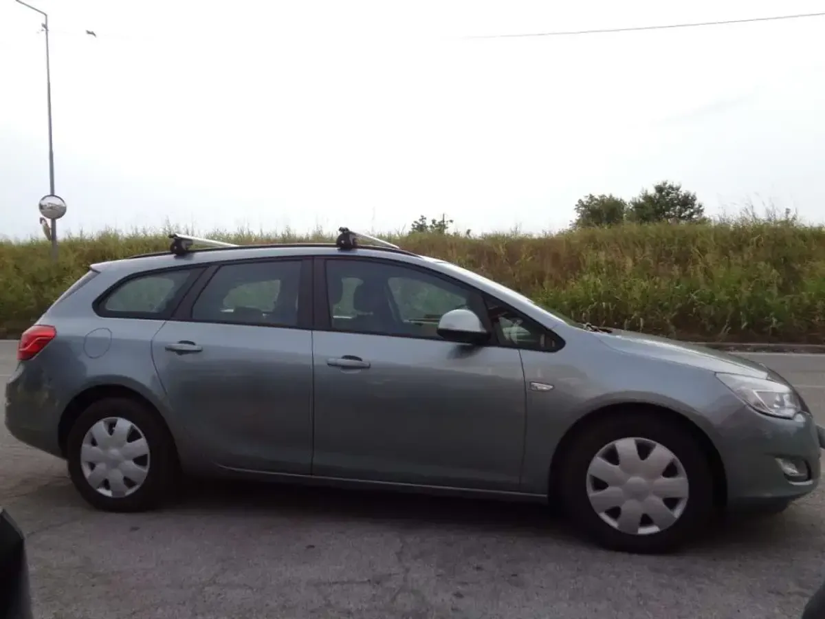 Usata Opel Astra Cosmo 140 CV (102 kW) 2012 Grigio Station wagon