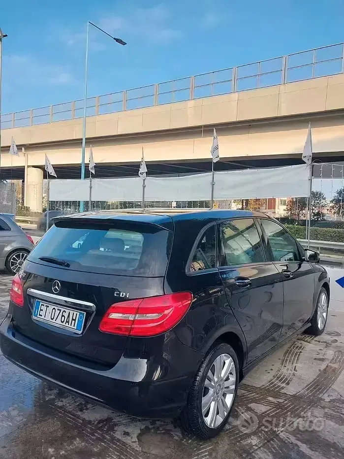 Usata Mercedes B160 Premium 109 CV (80 kW) 2013 Nero Utilitaria