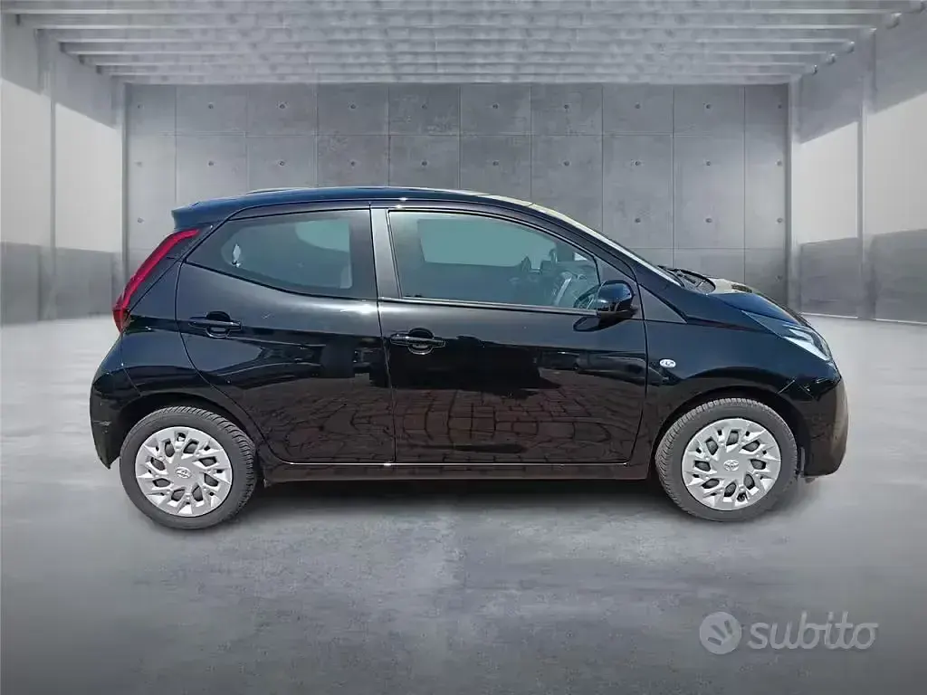 Usata Toyota Aygo Connect Style 72 CV (52 kW) 2021 Nero Utilitaria