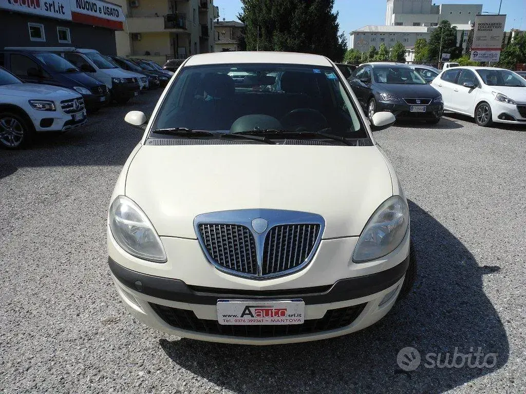 Usata Lancia Ypsilon 80 CV (58 kW) 2005 Bianco Utilitaria