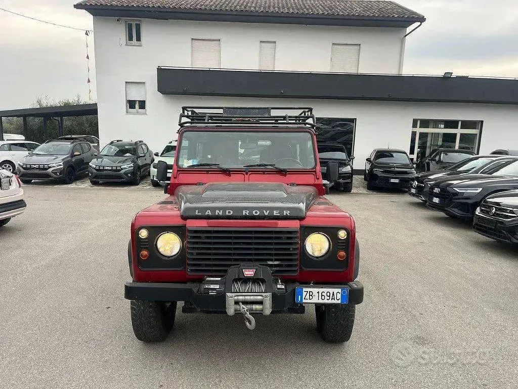 Käytetty Land Rover Defender 122 HP (89 kW) 2012 Punainen Katumaasturi