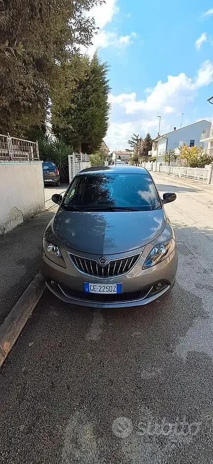 Usata Lancia Ypsilon 69 CV (50 kW) 2021 Grigio Utilitaria