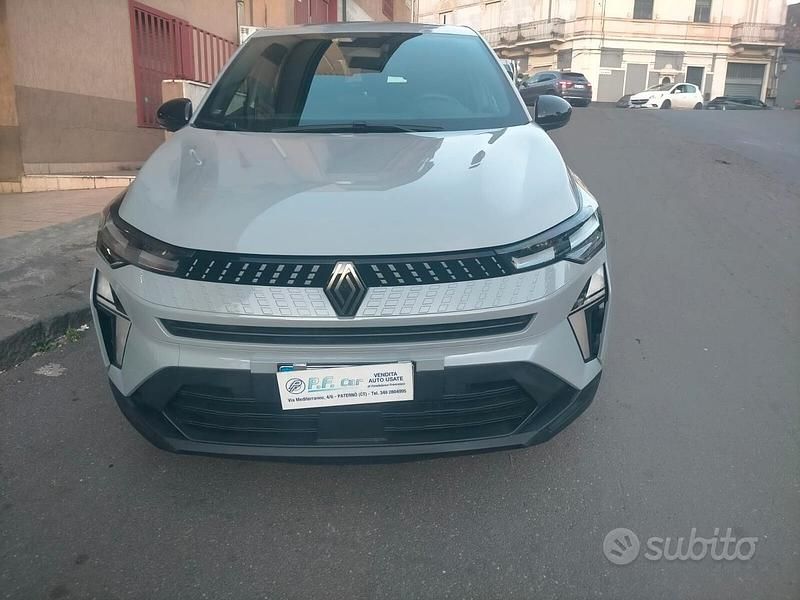 Usata Renault Captur Equilibre 100 CV (73 kW) 2024 Grigio SUV