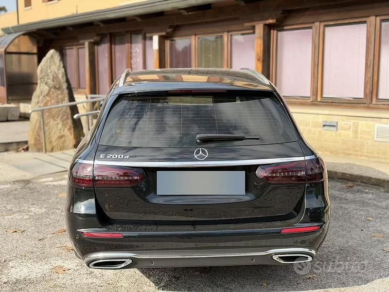 Usata Mercedes E200 194 CV (142 kW) 2022 Nero Station wagon