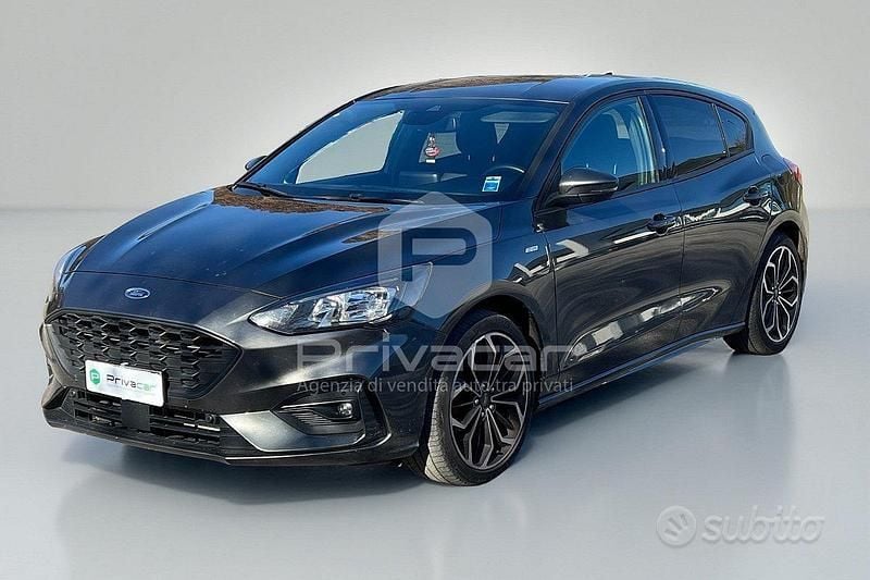 Grigio Usata 2021 Ford Focus ST-Line Due volumi | 17.900 € (Buon prezzo) - Immagine 1/4