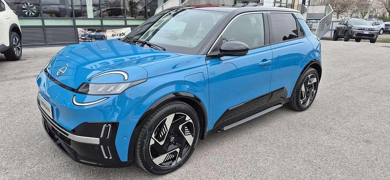 Nuova Nissan Micra Evolve 110 kW (150 CV) 2026 Authentic blue / black Utilitaria