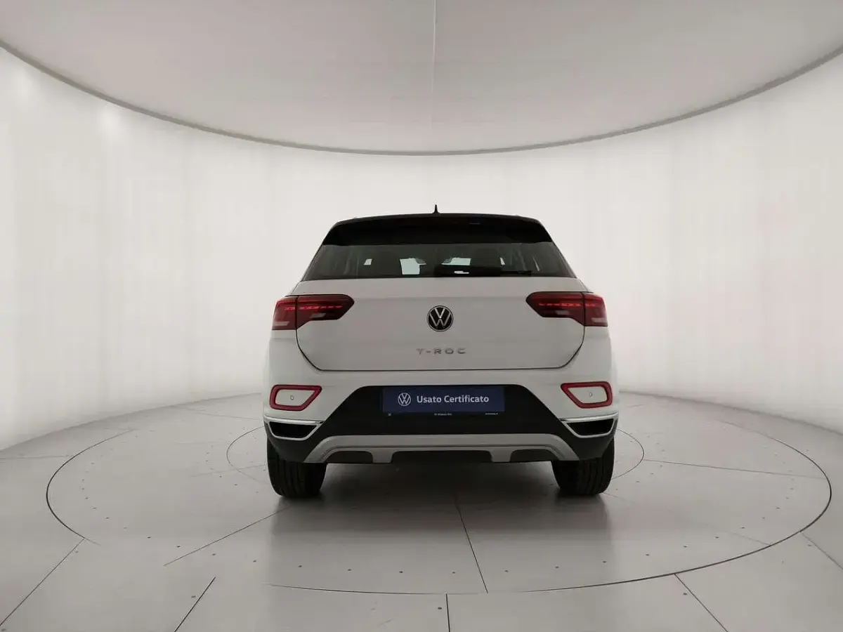 Usata VW T-Roc Style 110 CV (80 kW) 2023 Pure white nero SUV