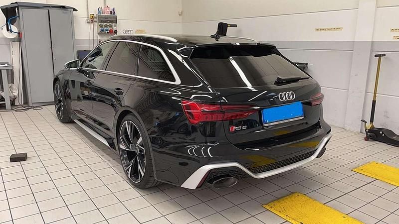 Usata Audi RS6 33 CV (24 kW) 2021 Nero Station wagon