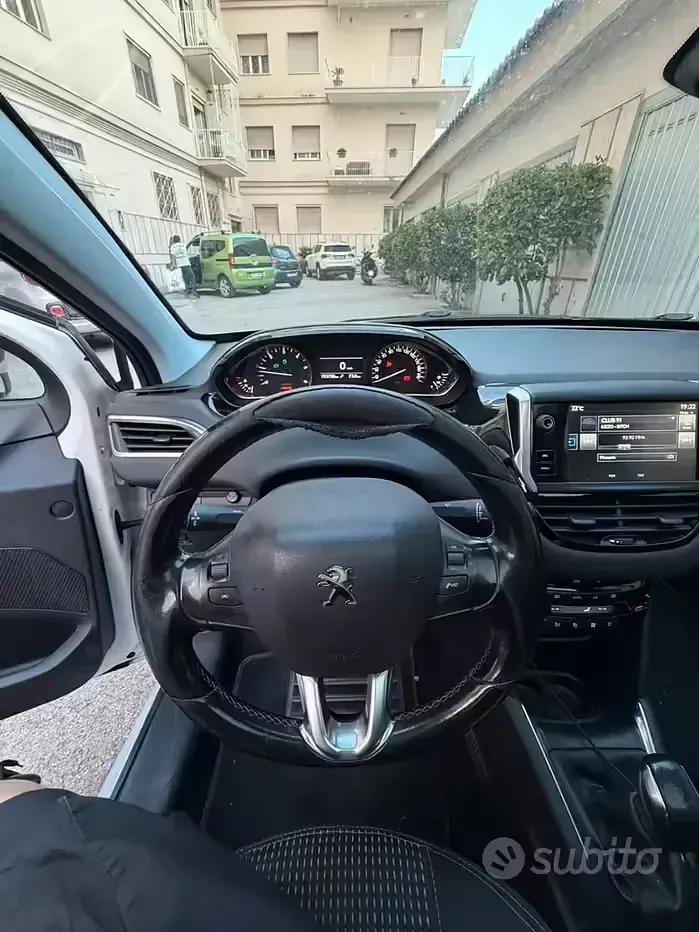 Usata Peugeot 208 75 CV (55 kW) 2015 Bianco Utilitaria