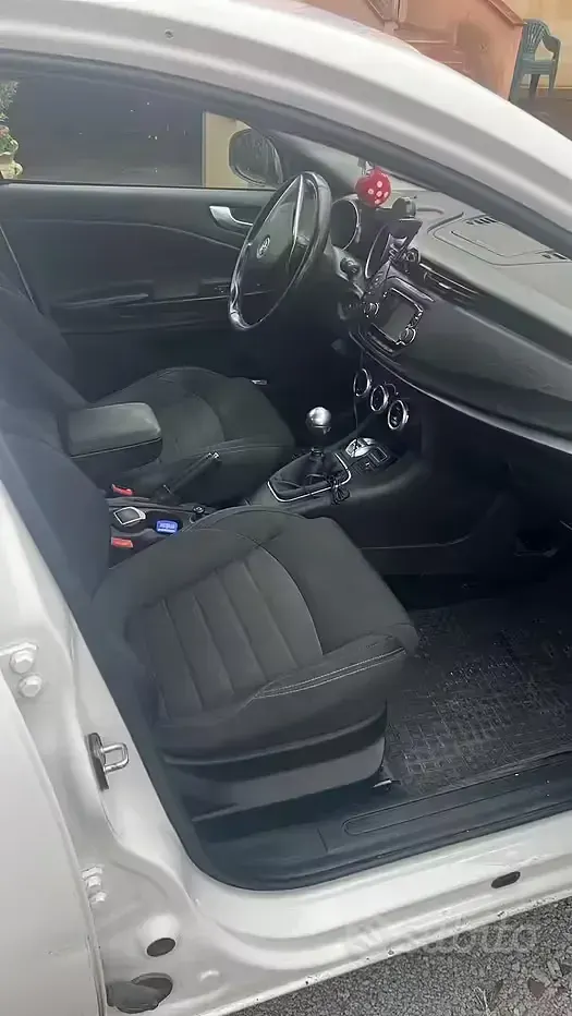 Usata Alfa Romeo Giulietta 120 CV (88 kW) 2017 Bianco Utilitaria