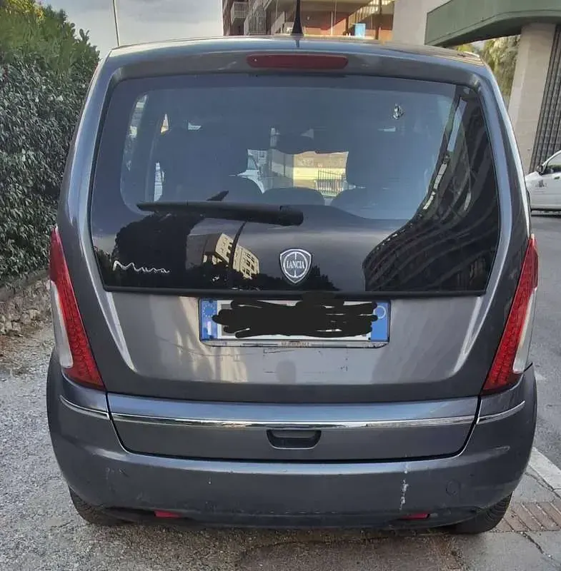Usata Lancia Musa S 92 CV (67 kW) 2011 Grigio Monovolume