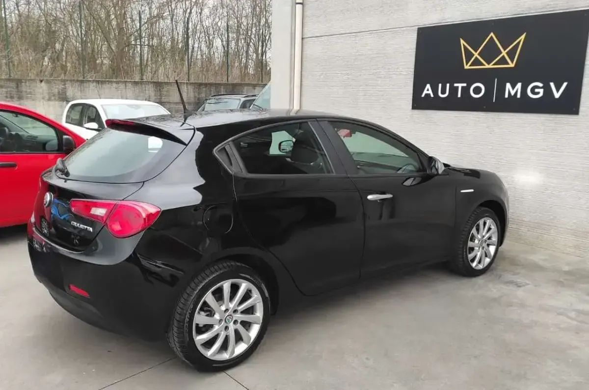 Usata Alfa Romeo Giulietta Super 120 CV (88 kW) 2018 Nero Utilitaria