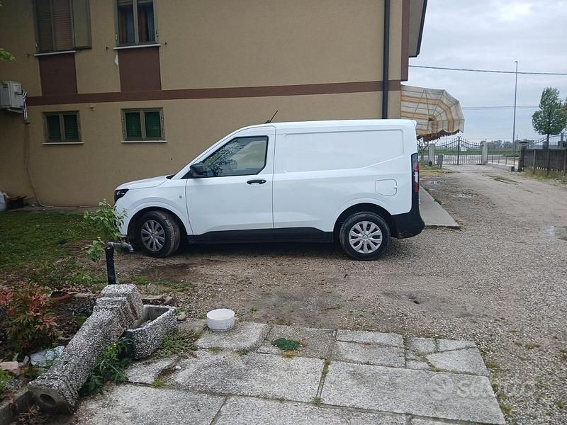 Usata Ford Transit 100 CV (73 kW) 2024 Bianco SUV