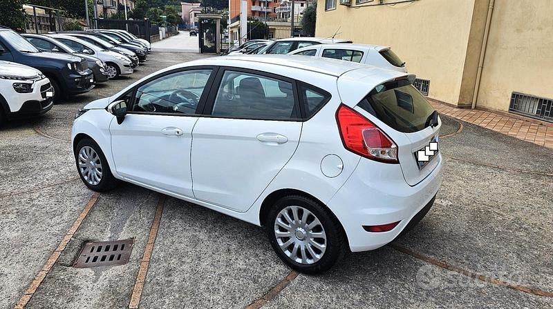 Usata Ford Fiesta 75 CV (55 kW) 2014 Bianco Utilitaria