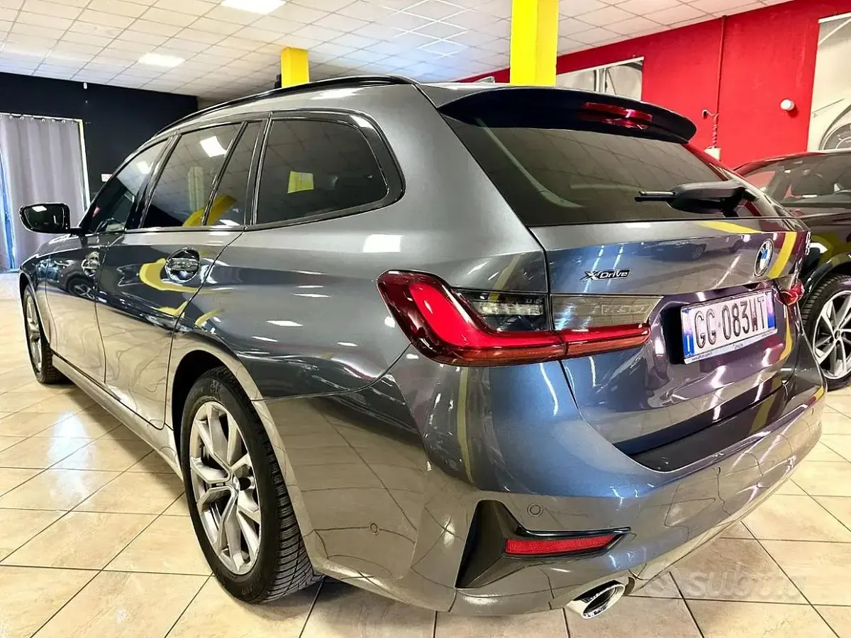 Usata BMW 320e Sport Line 190 CV (139 kW) 2021 Grigio Station wagon