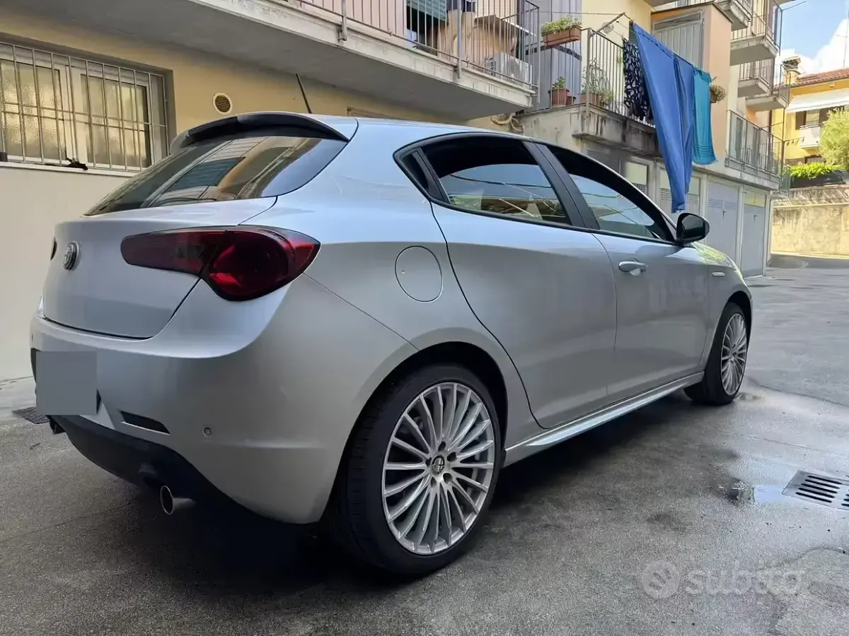 Usata Alfa Romeo Giulietta Progression 170 CV (125 kW) 2011 Grigio Utilitaria