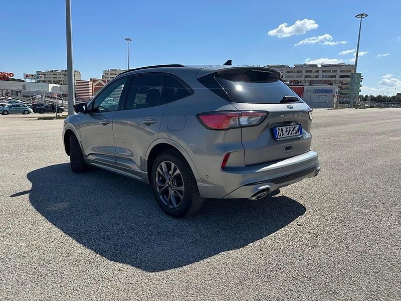 Usata Ford Kuga ST-Line X 120 CV (88 kW) 2022 Argento SUV