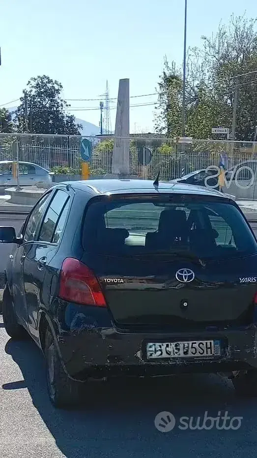 Usata Toyota Yaris 90 CV (66 kW) 2007 Nero Utilitaria