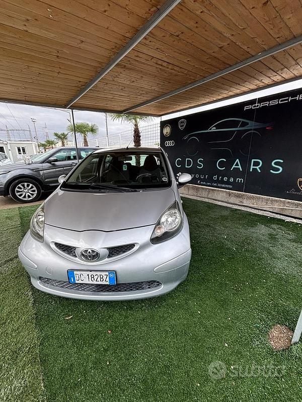Usata Toyota Aygo 68 CV (50 kW) 2007 Grigio Utilitaria