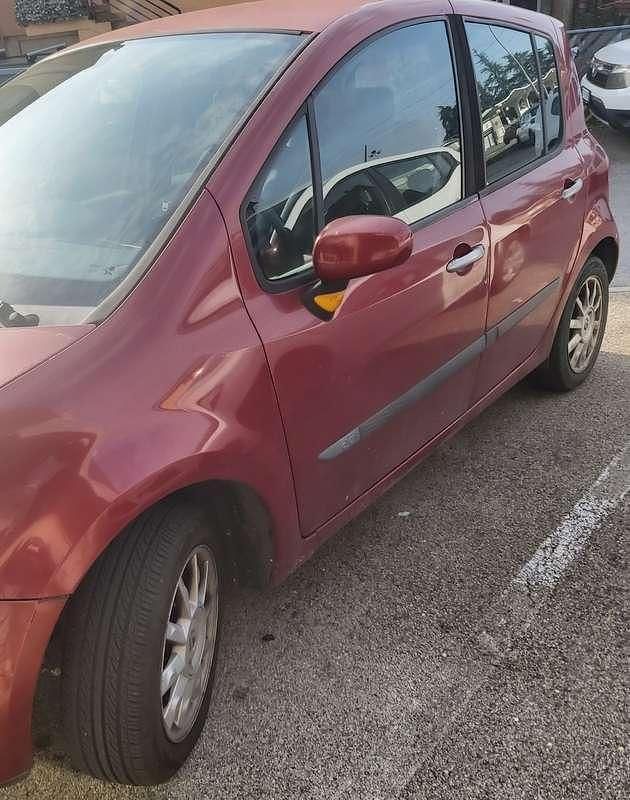 Käytetty Renault Modus Dynamique 82 HP (60 kW) 2005 Punainen Tila-auto