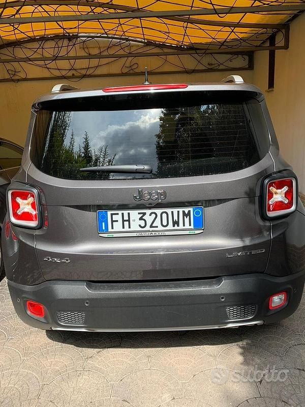 Usata Jeep Renegade Limited 140 CV (102 kW) 2017 Grigio SUV