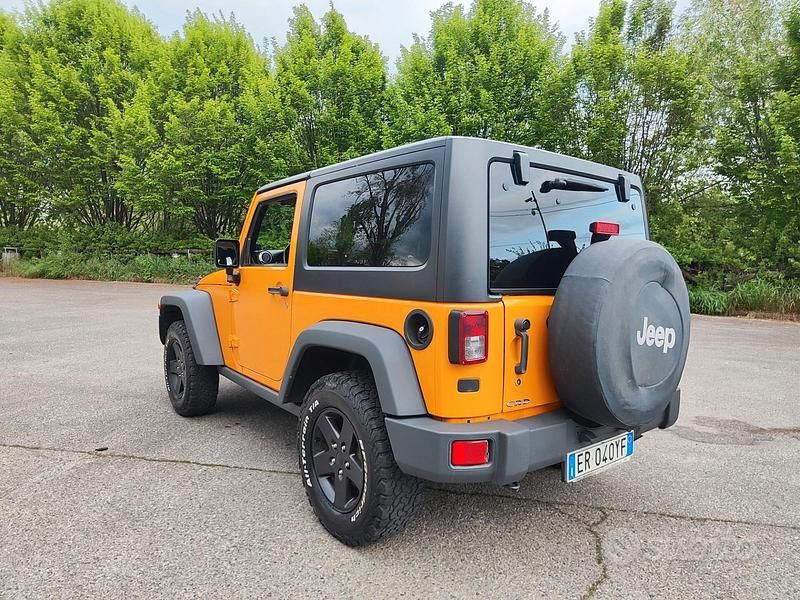 Usata Jeep Wrangler 200 CV (147 kW) 2013 Arancione SUV