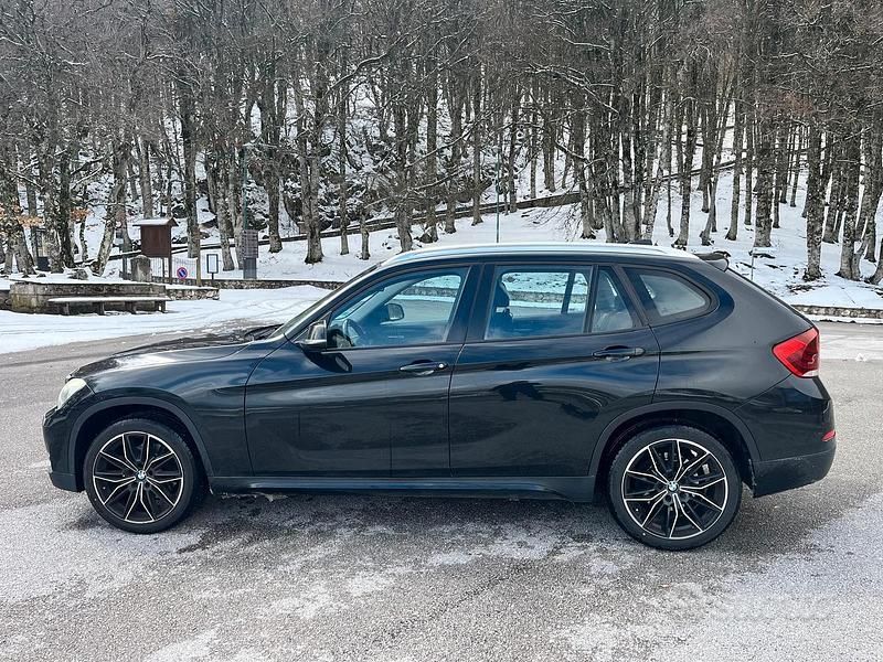 Begagnad BMW X1 2013 Svart SUV