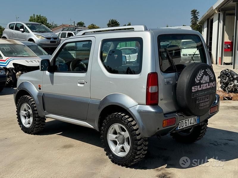 Usata Suzuki Jimny 86 CV (63 kW) 2006 Grigio SUV