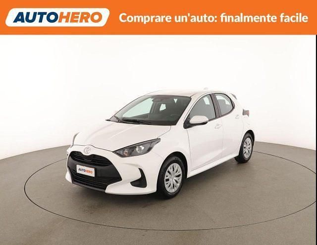 Usata Toyota Yaris Hybrid Active 92 CV (67 kW) 2024 Bianco Berlina
