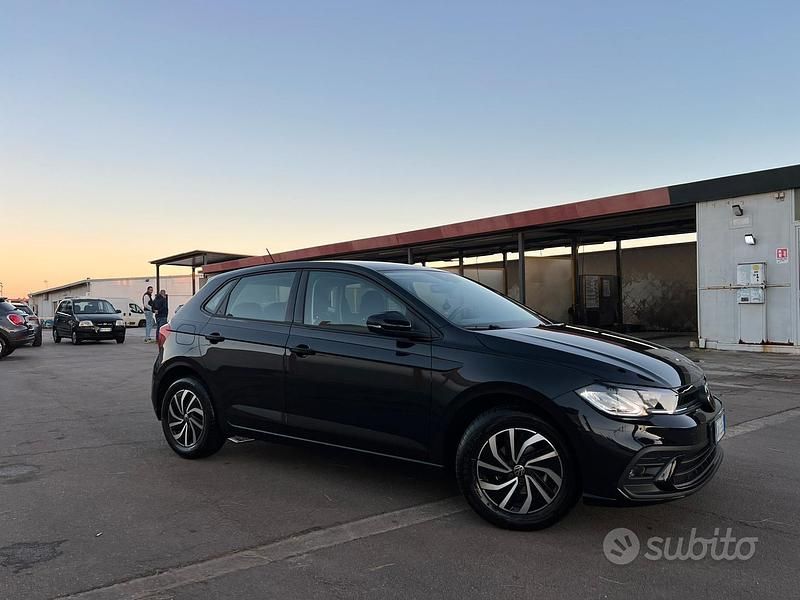 Gebraucht VW Polo 95 PS (69 kW) 2022 Schwarz Kleinwagen