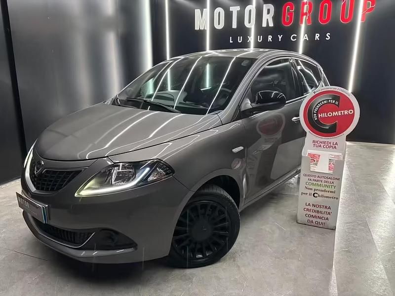 Usata Lancia Ypsilon S 69 CV (50 kW) 2022 Grigio Utilitaria