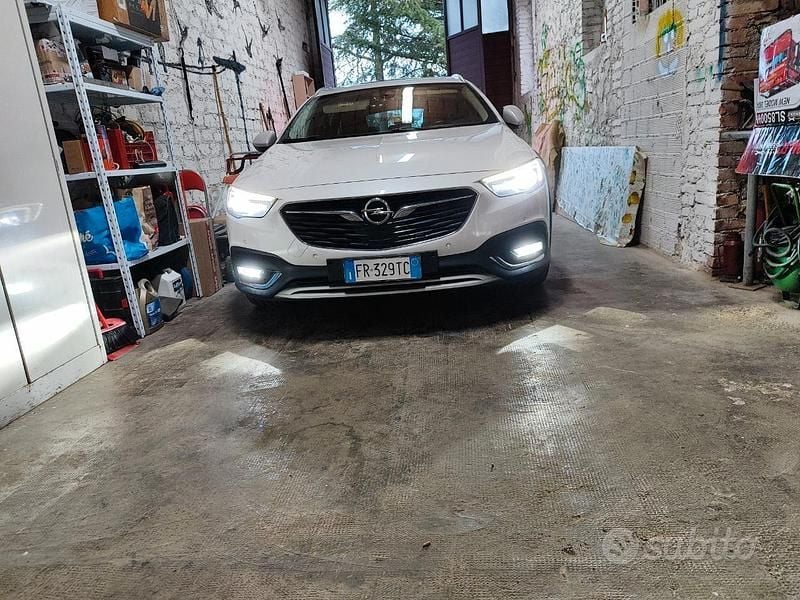 Usata Opel Insignia Country Tourer Exklusiv 170 CV (125 kW) 2018 Bianco Station wagon