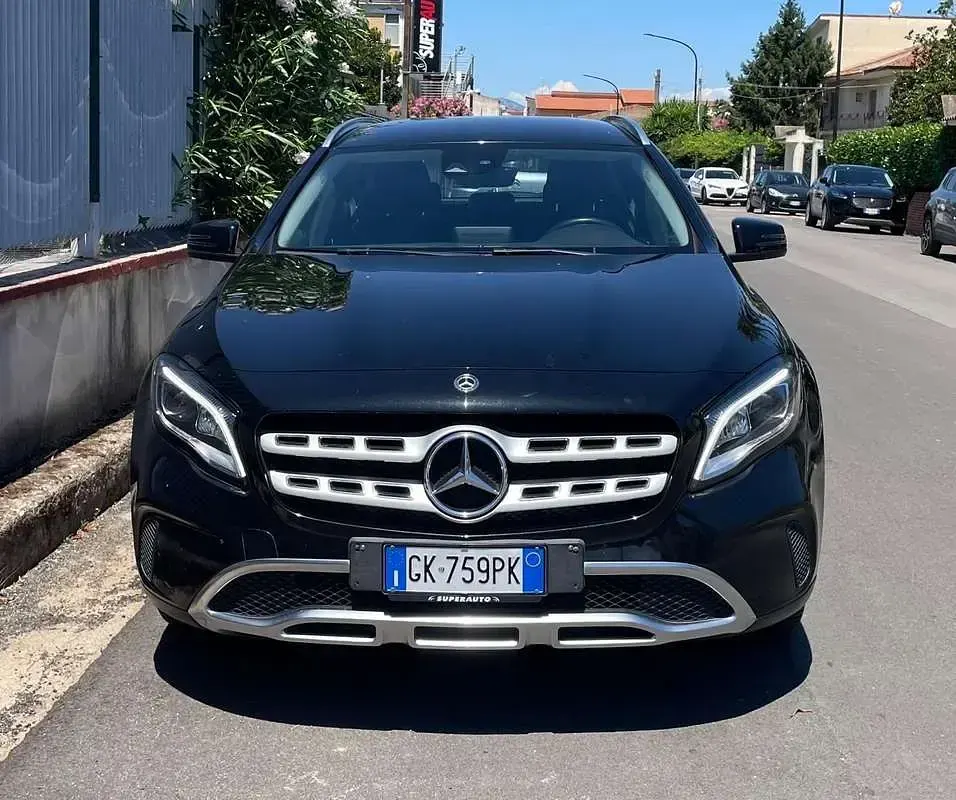 Usata Mercedes GLA180 Premium 109 CV (80 kW) 2018 Nero SUV