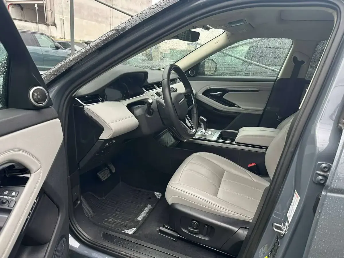 Usata Land Rover Range Rover evoque SE Dynamic 163 CV (119 kW) 2022 Grigio metallizzato SUV