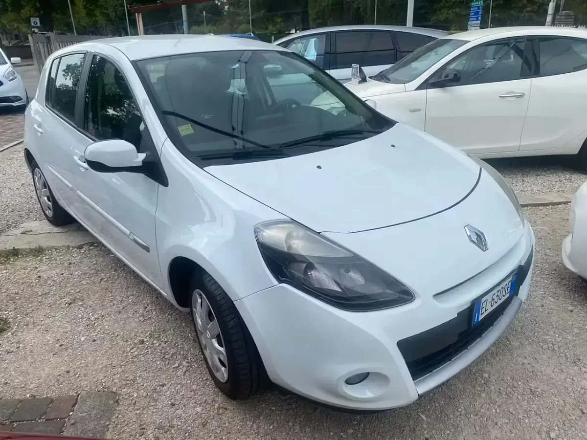 Usata Renault Clio IV Dynamique 75 CV (55 kW) 2012 Bianco Berlina