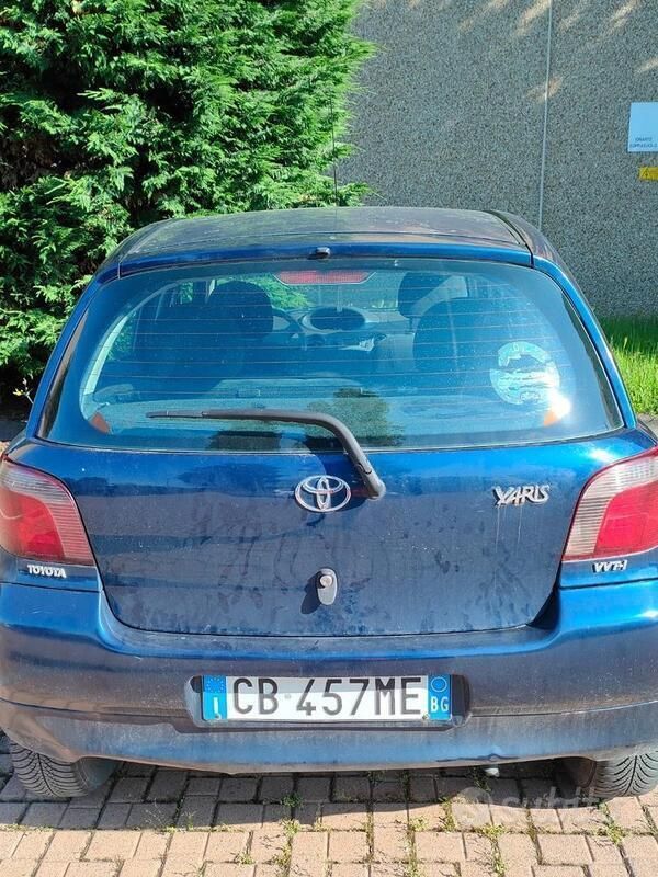 Blu Usata 2002 Toyota Yaris Due volumi | 2000 € - Immagine 1/4