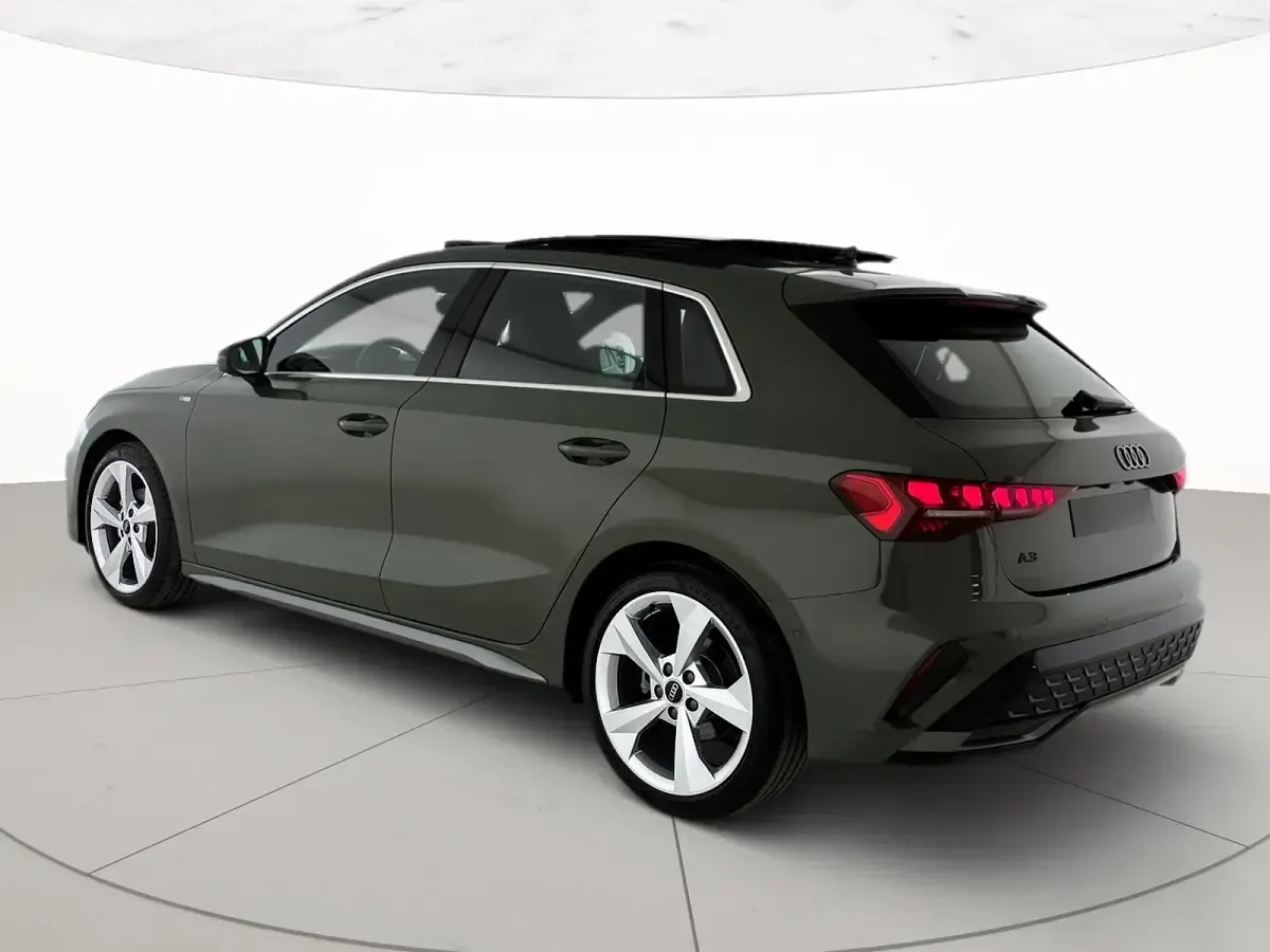 Usata Audi A3 S-Line 150 CV (110 kW) 2025 Verde Berlina