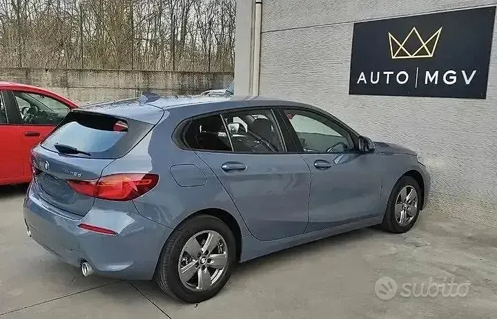 Usata BMW 118 Advantage 150 CV (110 kW) 2022 Grigio Utilitaria