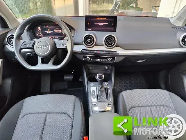 Begagnad Audi Q2 Business 150 HK (110 kW) 2023 Röd SUV