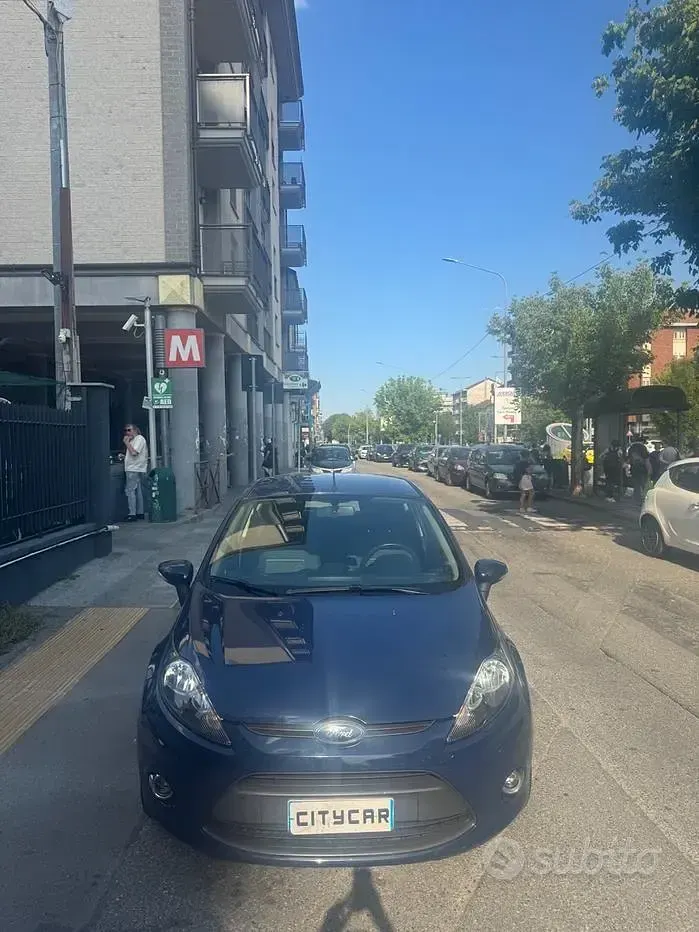 Usata Ford Fiesta 60 CV (44 kW) 2011 Bluazzurro Utilitaria