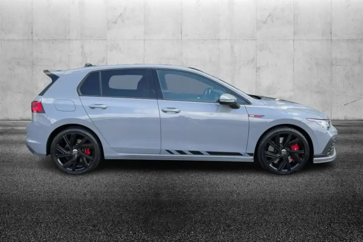Usata VW Golf VIII GTI 300 CV (220 kW) 2023 Grigio Berlina